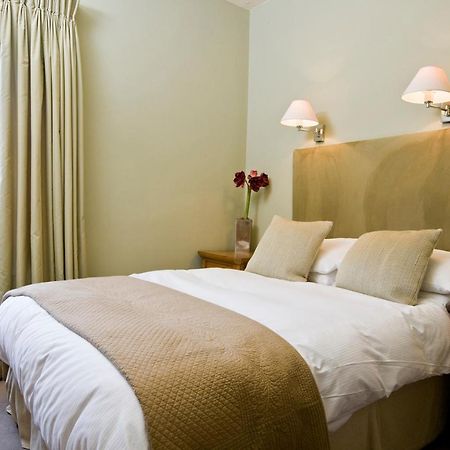 The Bell Hotel Sandwich Bagian luar foto
