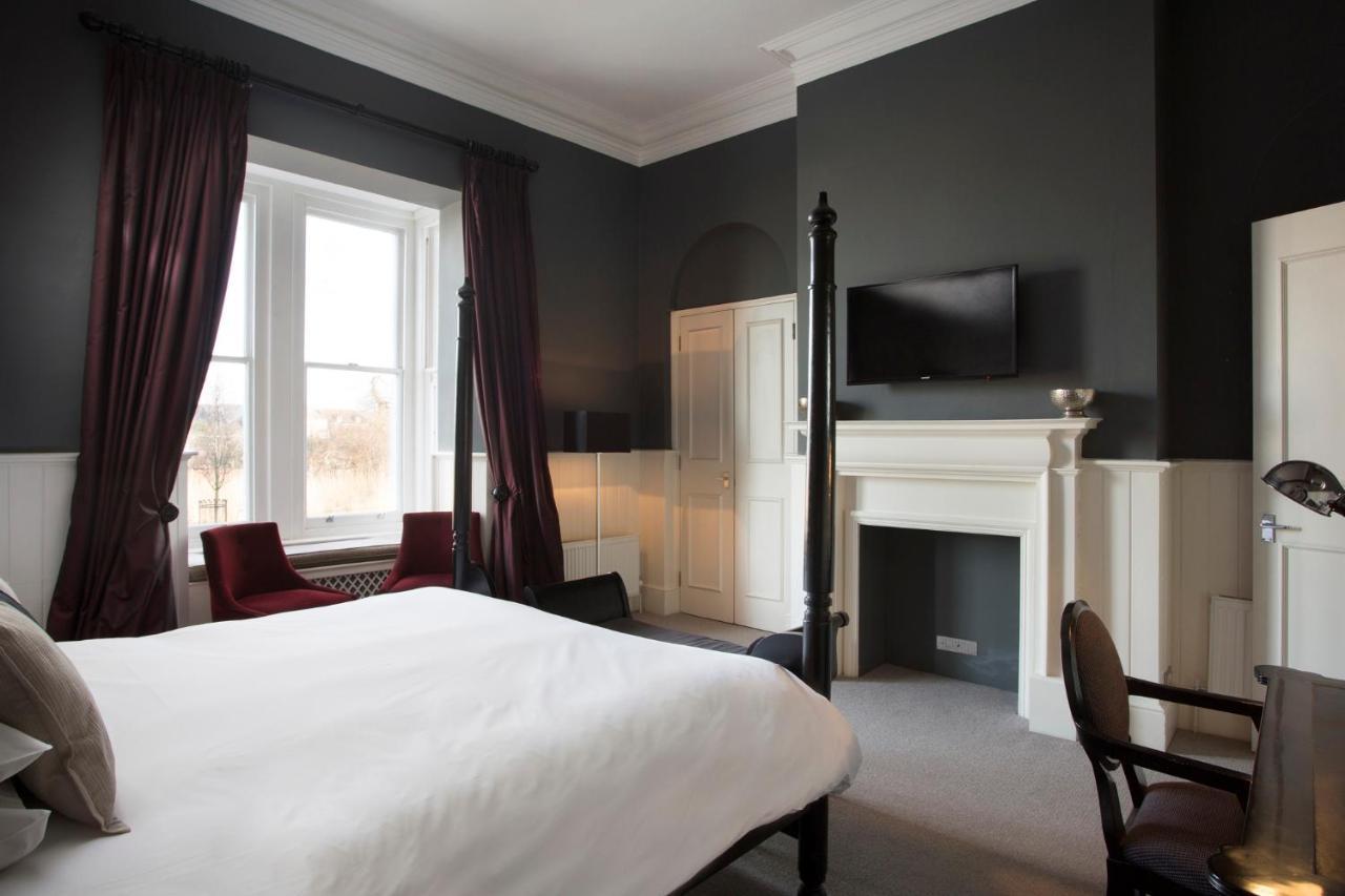 The Bell Hotel Sandwich Bagian luar foto