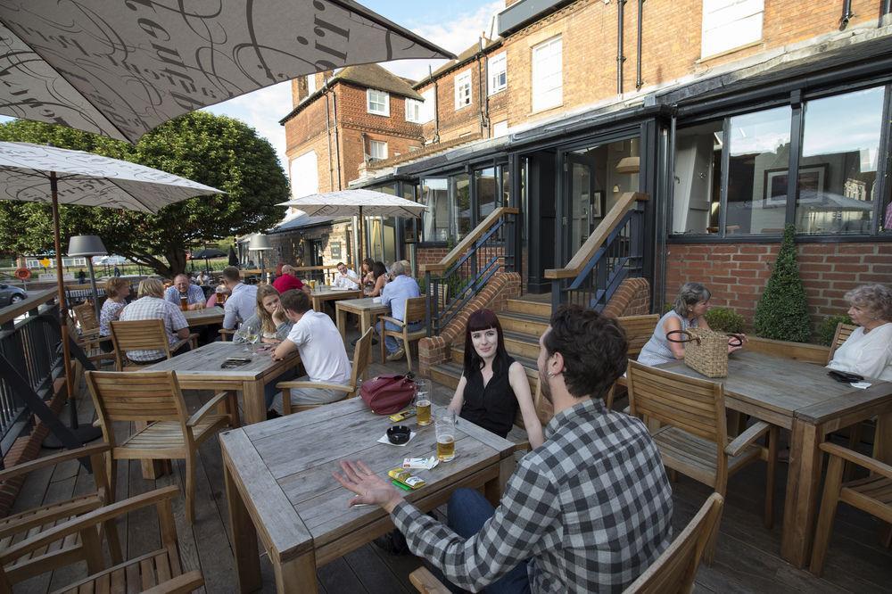 The Bell Hotel Sandwich Bagian luar foto