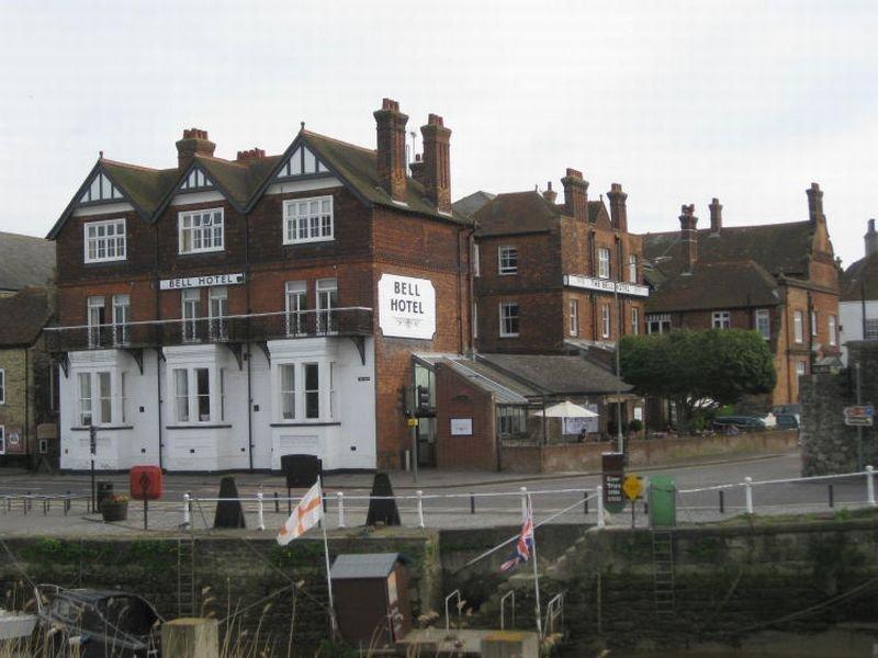 The Bell Hotel Sandwich Bagian luar foto
