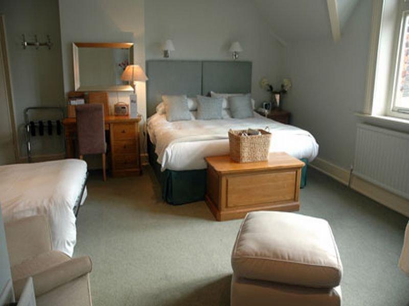 The Bell Hotel Sandwich Bagian luar foto