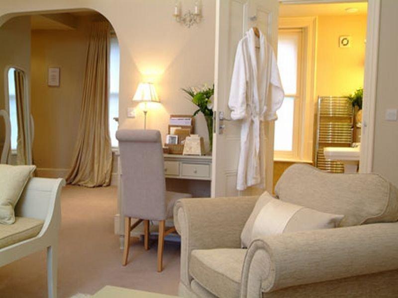 The Bell Hotel Sandwich Bagian luar foto