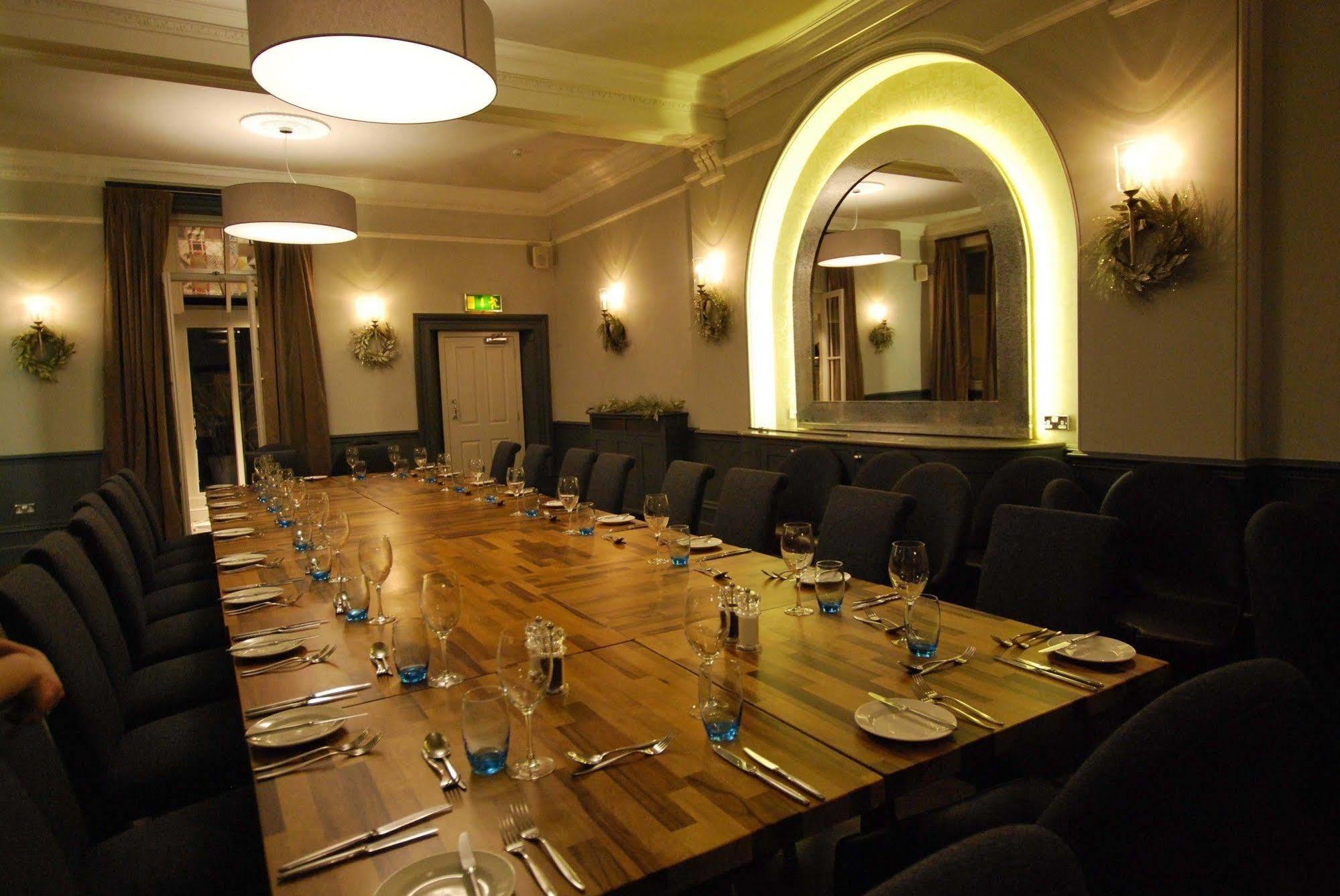 The Bell Hotel Sandwich Bagian luar foto