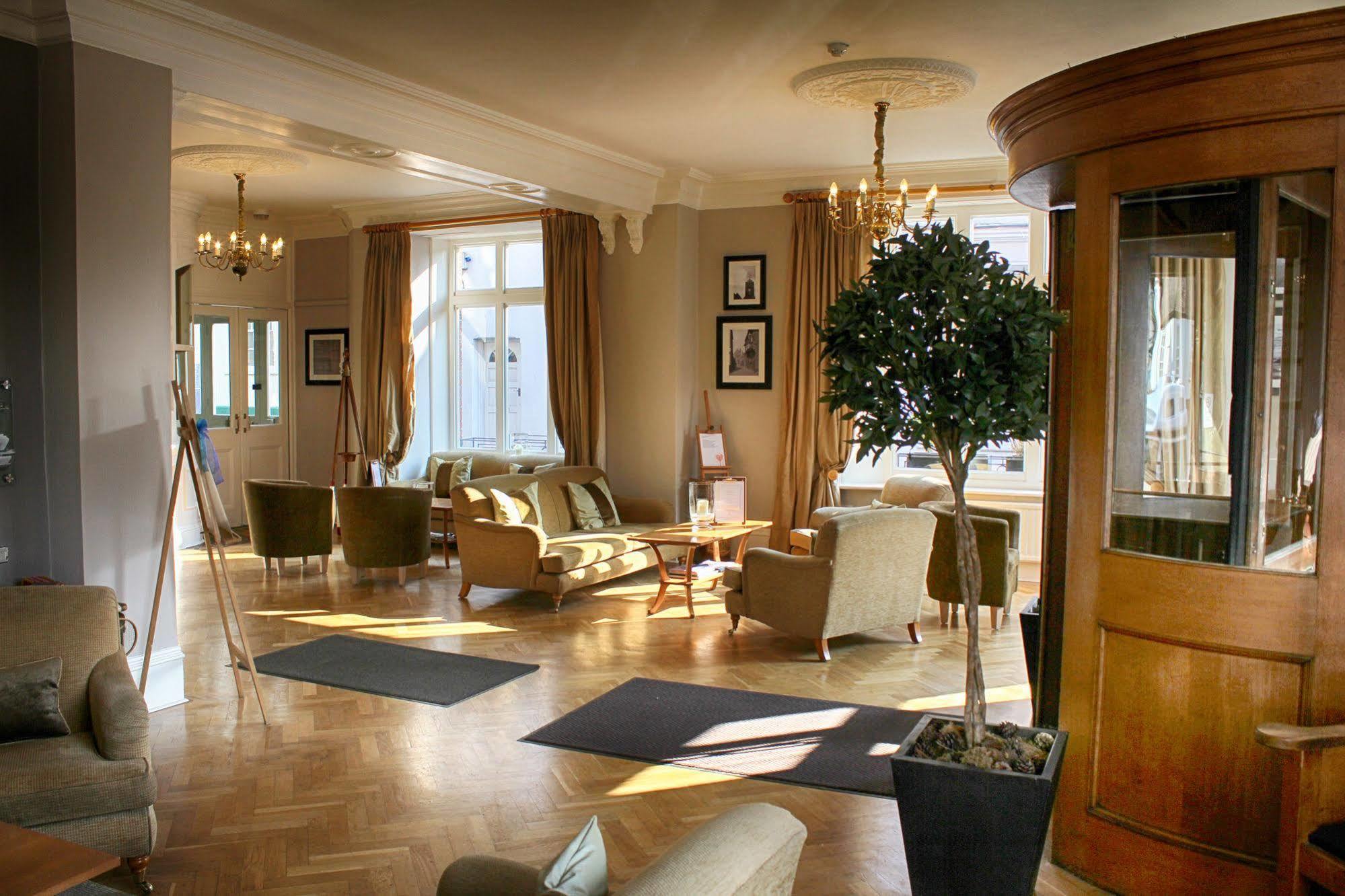 The Bell Hotel Sandwich Bagian luar foto