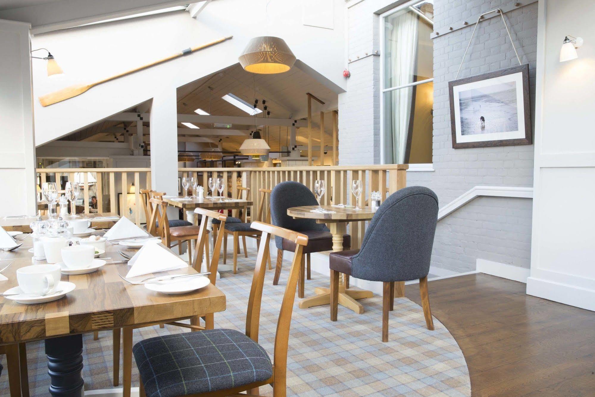 The Bell Hotel Sandwich Bagian luar foto