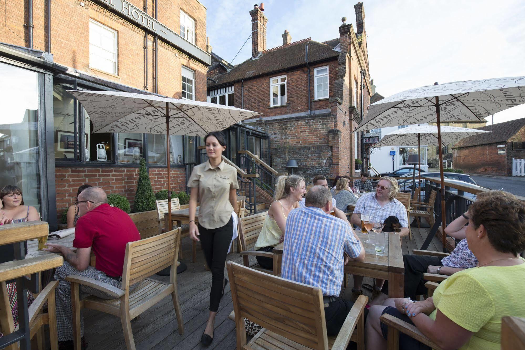The Bell Hotel Sandwich Bagian luar foto