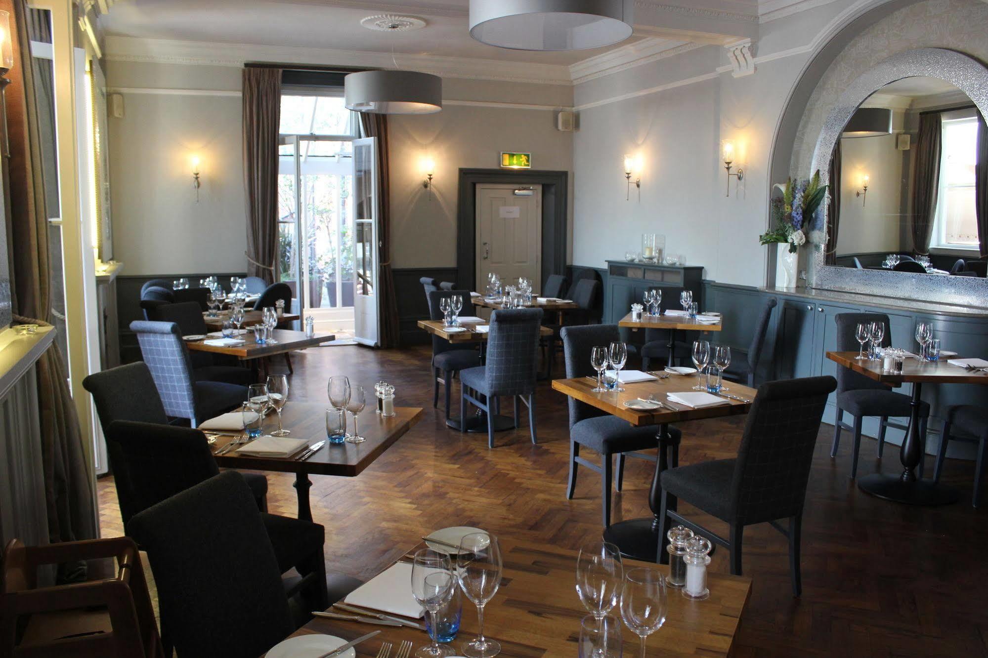 The Bell Hotel Sandwich Bagian luar foto