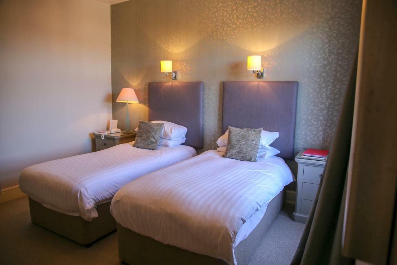 The Bell Hotel Sandwich Bagian luar foto