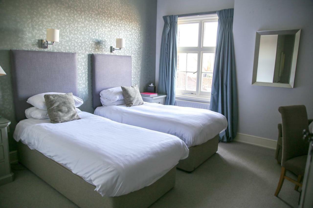 The Bell Hotel Sandwich Bagian luar foto
