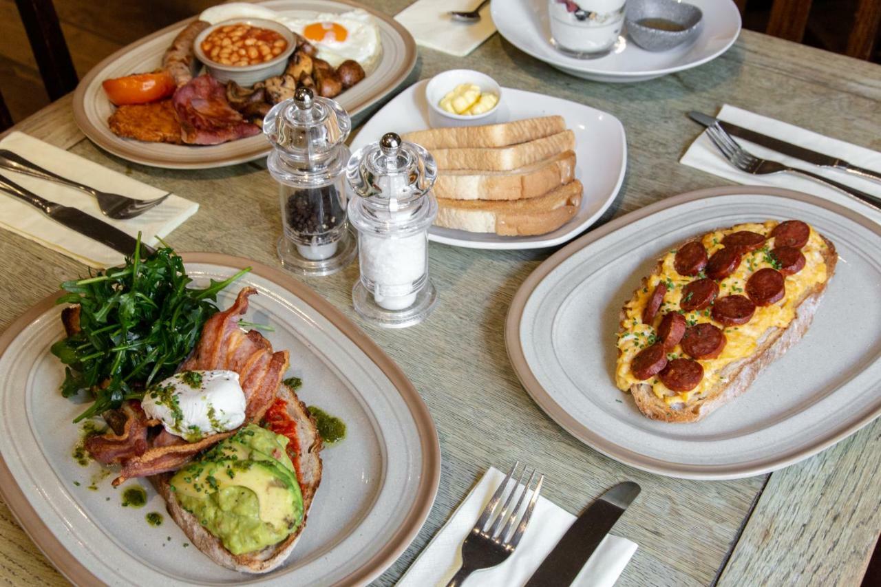 The Bell Hotel Sandwich Bagian luar foto